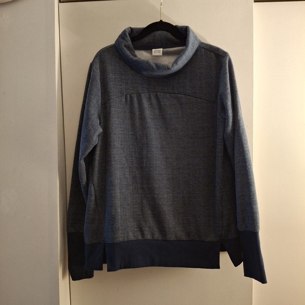 Avia Women's Turtleneck Sweater in Navy and Gray